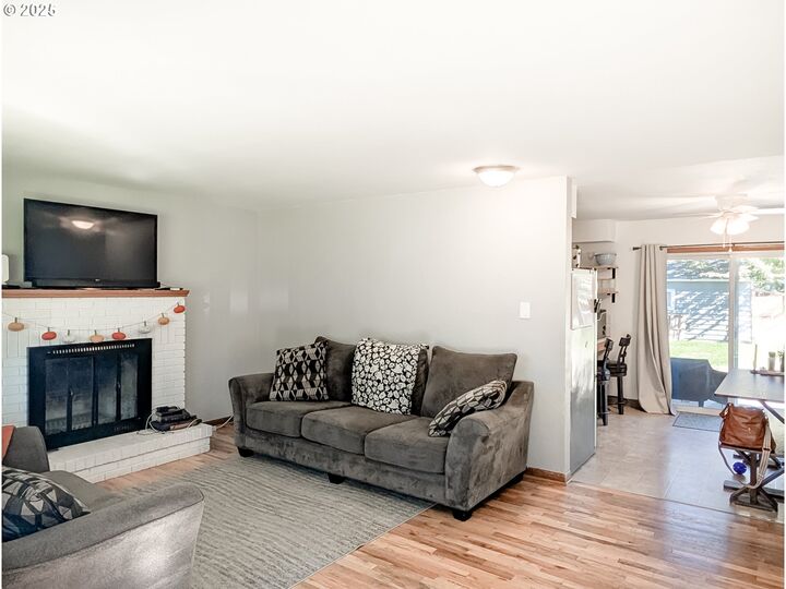 Property Photo:  1334 SW Blaine St  OR 97128 