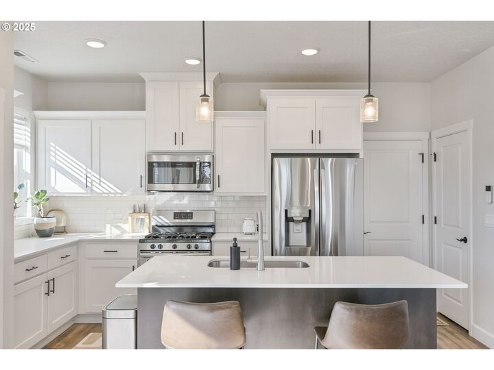 Property Photo: 4287 SE 69th Ave OR 97123