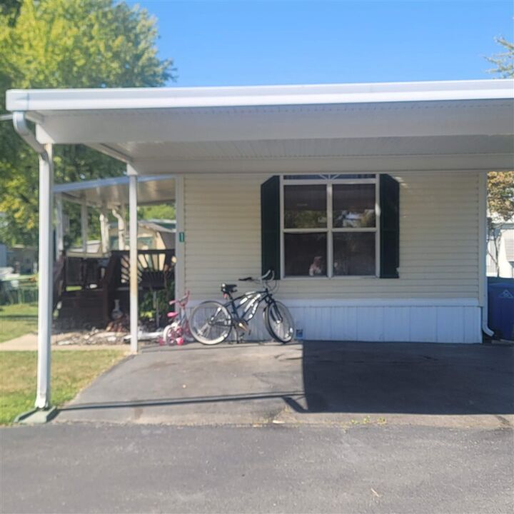 Property Photo:  1 Cedar Court  IN 47374 