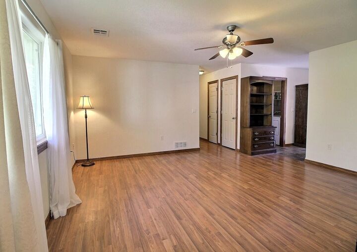 Property Photo: 1148 N Osage St KS 67010