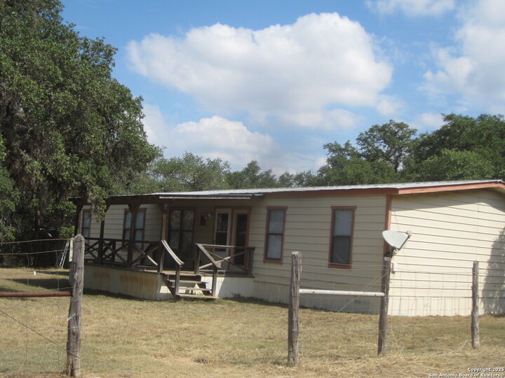 Property Photo: 1318 Oakridge Lane TX 78063