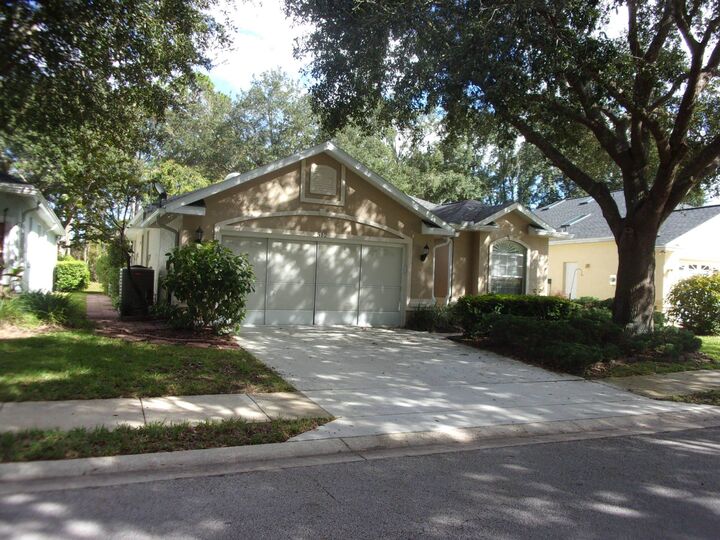 Property Photo: 512 Boxwood Place FL 32086