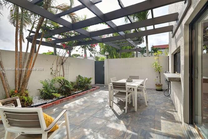 Property Photo: 4732 SW 67th Ave K7 FL 33155