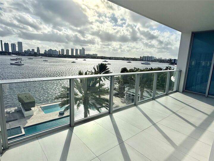 Property Photo:  17111 Biscayne Blvd 409  FL 33160 