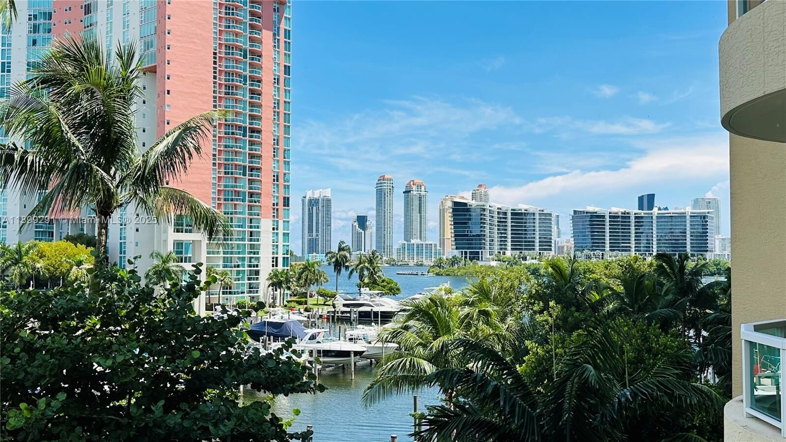 Property Photo: 3340 NE 190th St 403 FL 33180