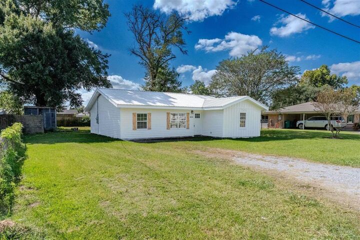 Property Photo:  404 Arabie Rd  LA 70607 