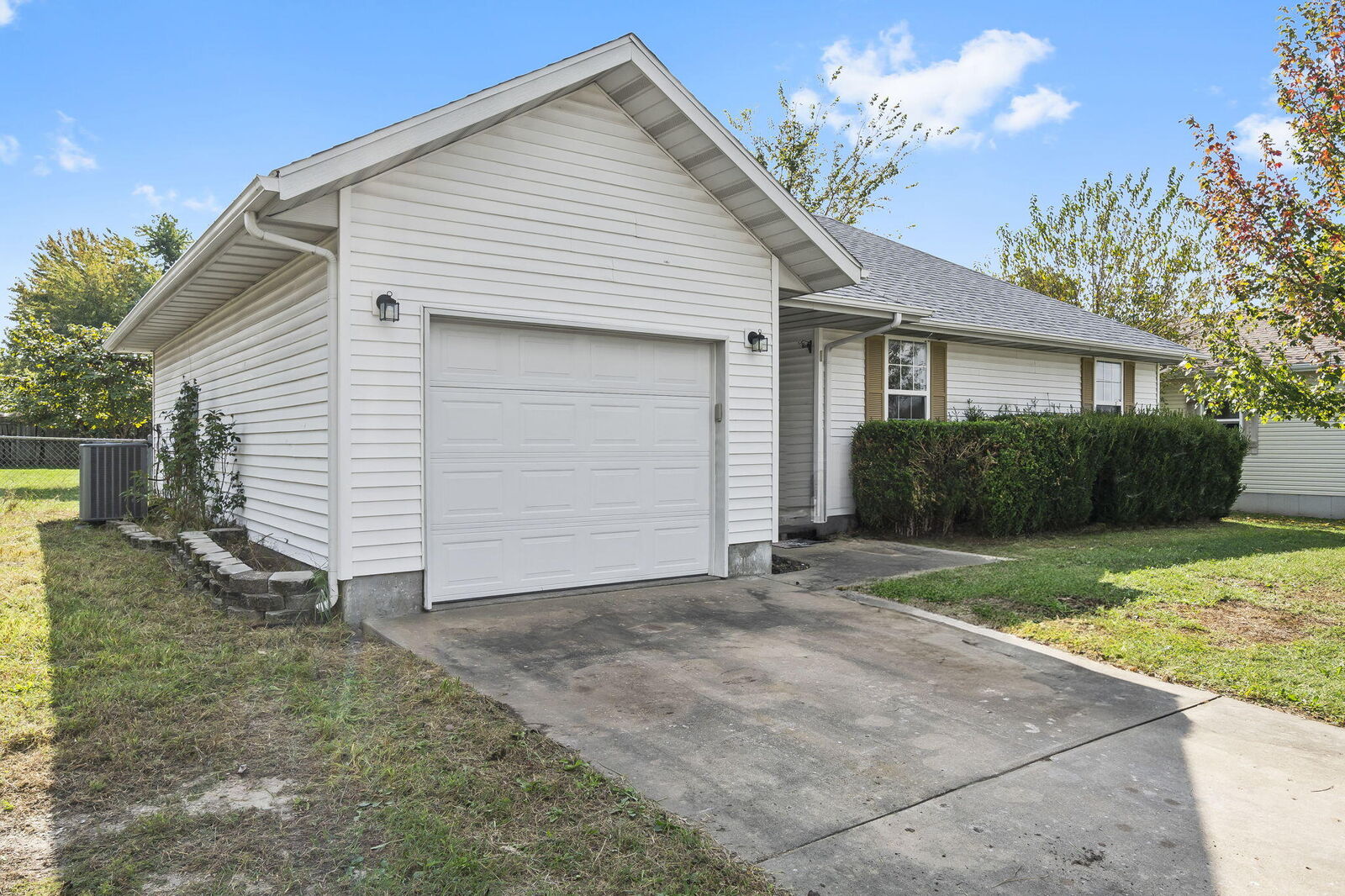 Property Photo:  406 W Cline Street  MO 65605