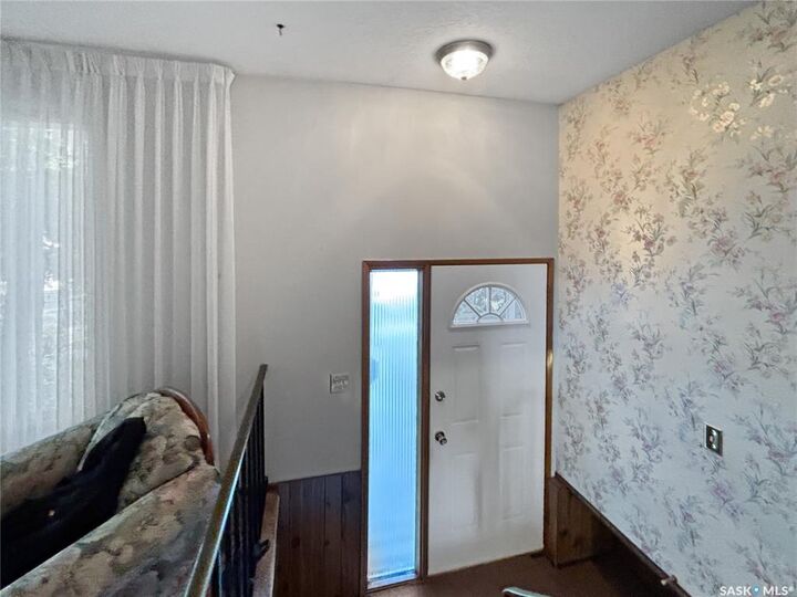 Property Photo:  3213 33rd Street W  SK S7L 4R1