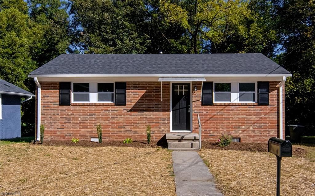 Property Photo:  1407 Randolph Avenue  NC 27406 