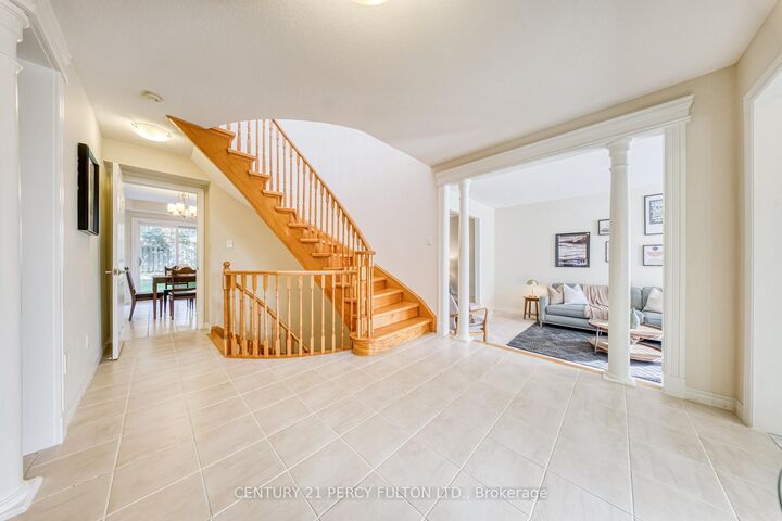 Photo de la propriété: 165 Elizabeth Street ON L1T 3Y4