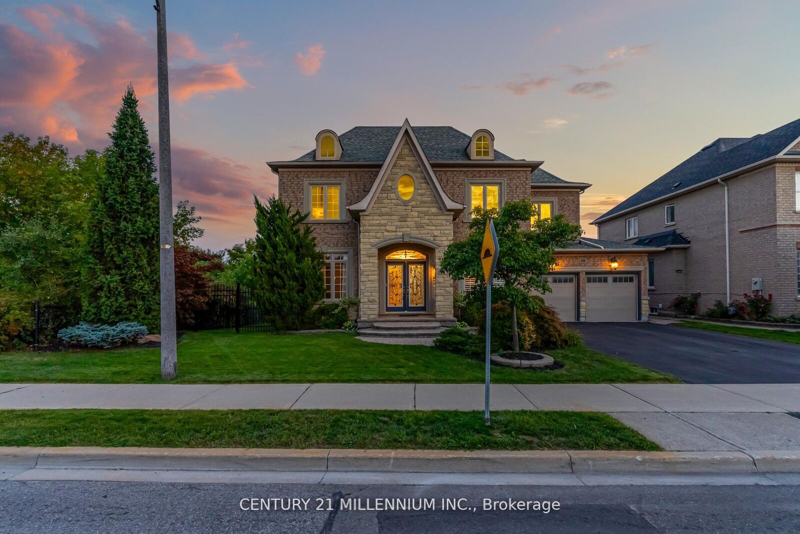 Property Photo: 29 Eiffel Boulevard ON L6P 1W3