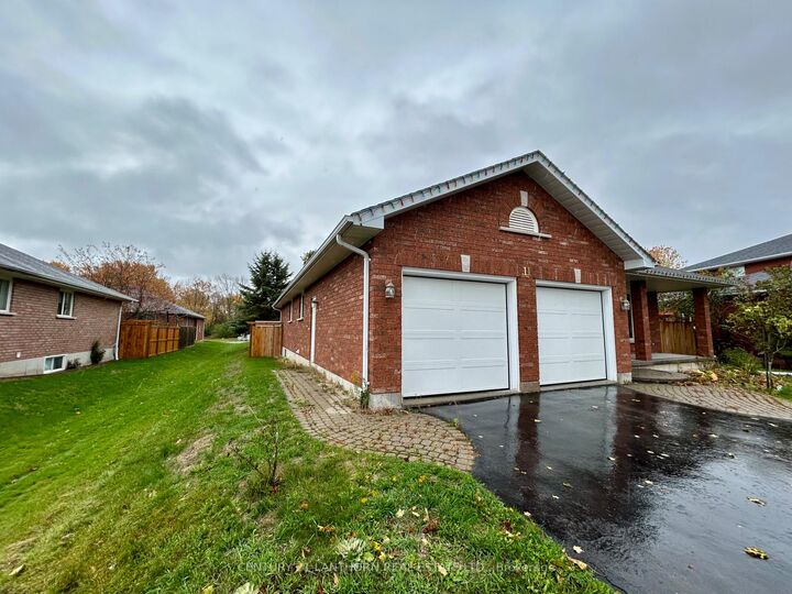 Property Photo:  11 Sumac Terrace  ON K8N 5X6 