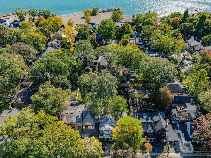 Photo de la propriété:  9 Balmy Avenue  ON M4E 1C7