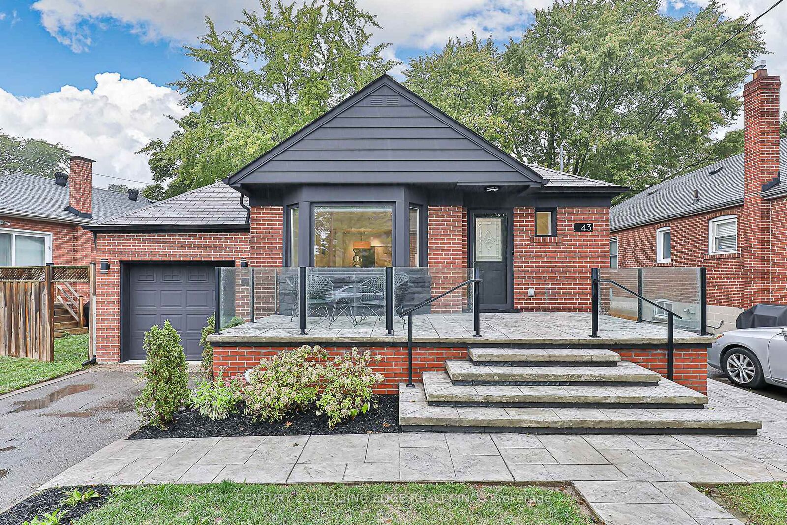Property Photo:  43 Barclay Road  ON M3H 3E2