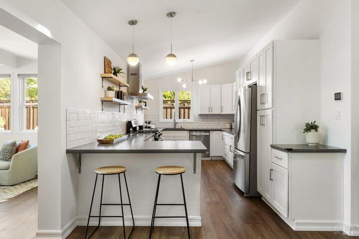 Property Photo: 106 Labrea Way CA 94903