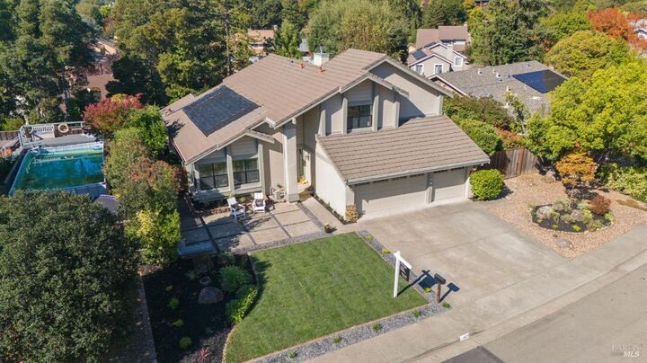 Property Photo: 16 Woodleaf Court CA 94945