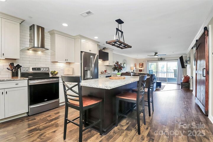 Property Photo: 9817 Emerald Point Drive 6 NC 28278