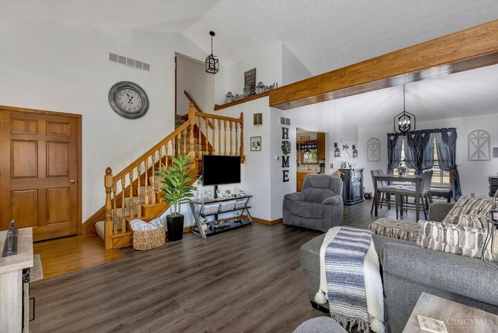 Property Photo: 425 Heritage Place OH 45067