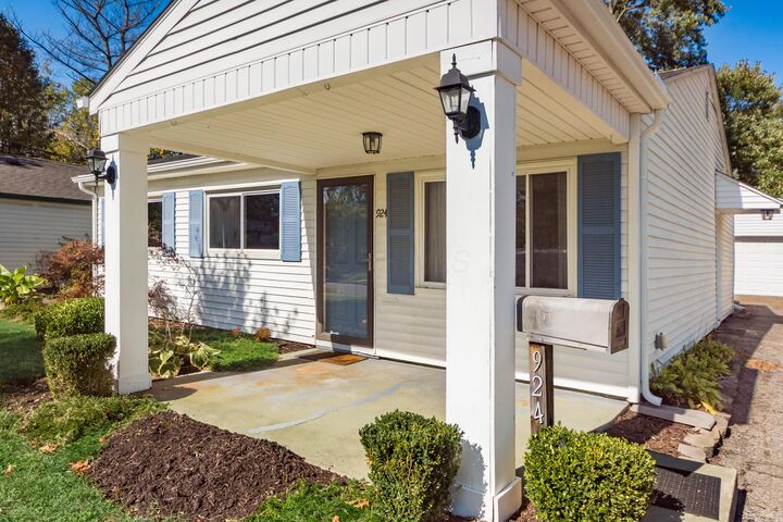 Property Photo:  924 Northridge Road  OH 43224 