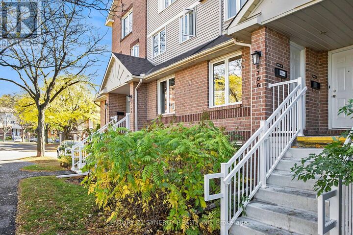 Photo de la propriété:  6706 Jeanne D'Arc Boulevard North A  ON K1C 6E9