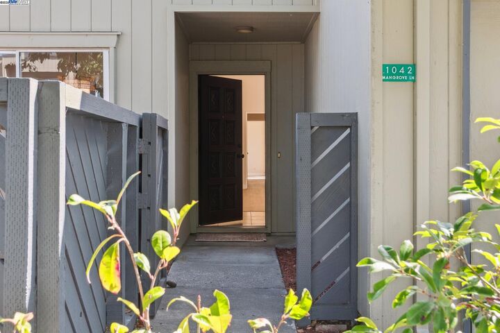Property Photo: 1042 Mangrove Ln CA 94502