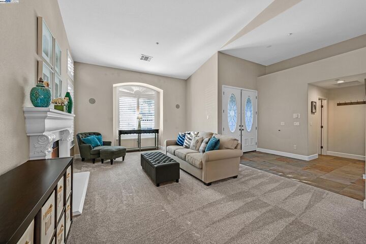 Property Photo: 4 Henry Ranch Dr CA 94583