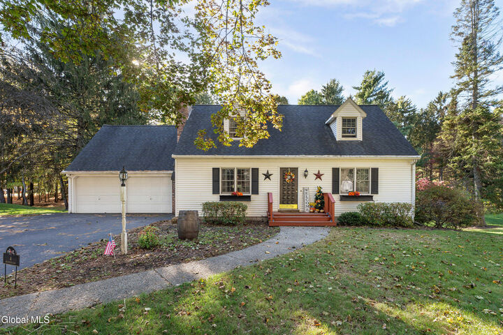 Property Photo: 4 Bellwood Lane NY 12033