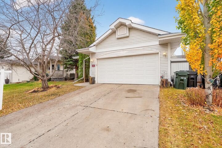 Property Photo:  158 Meadowview Drive  AB T8H 1P8 