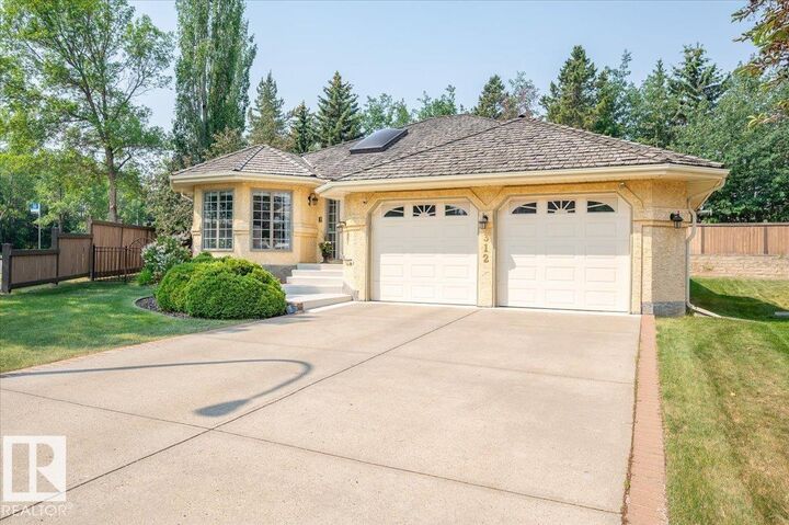 Photo de la propriété:  312 Burton Road NW  AB T6R 2G7
