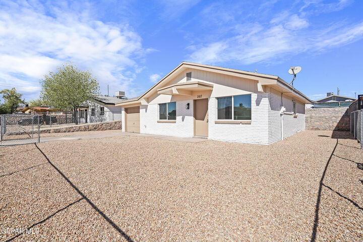 Property Photo: 207 Caribe Circle TX 79927