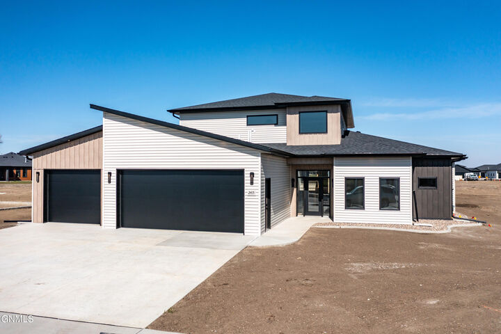 2415 Dutton Circle SE  Mandan ND 58554 photo