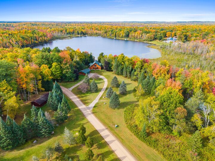 Property Photo:  15811 Cedar Ridge Ln  WI 54149