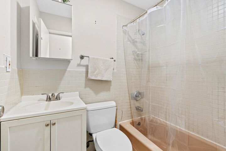 Property Photo:  719 Adams St 2R  NJ 07030 