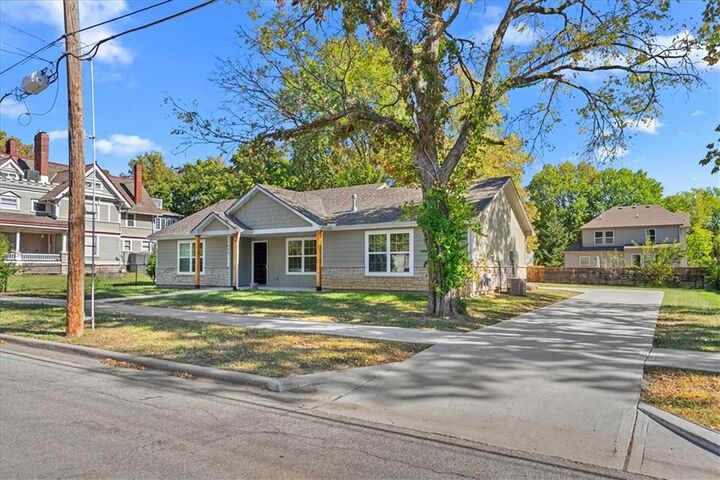 Property Photo:  440 S Water Street  KS 66061