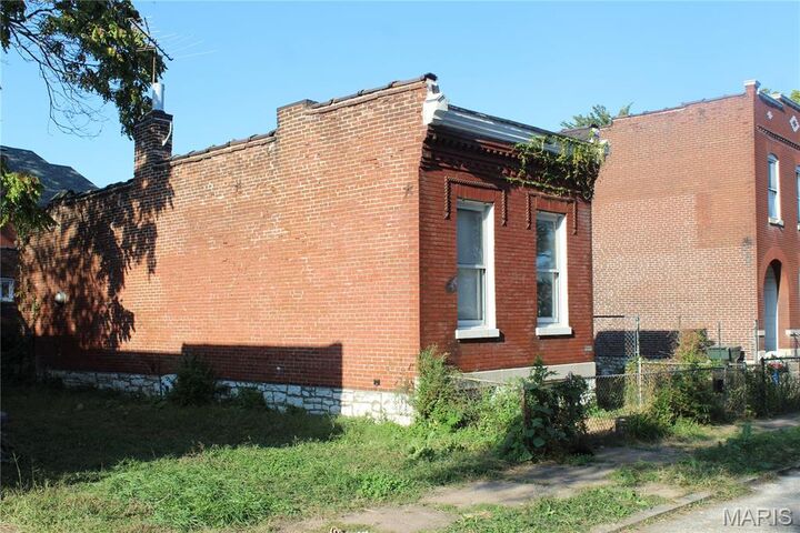 Property Photo: 1505 Farragut Street MO 63107