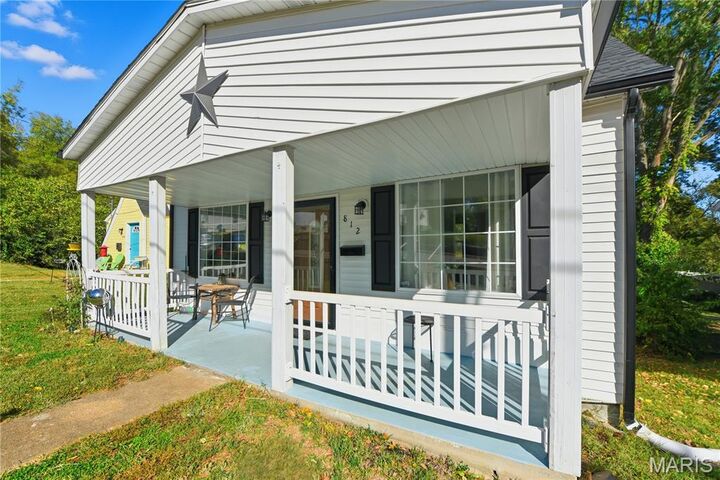Property Photo:  812 Ridge Avenue  MO 63028