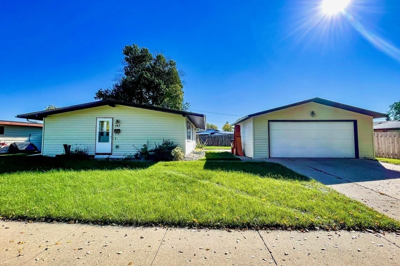 Property Photo: 145 26th St SW ND 58701