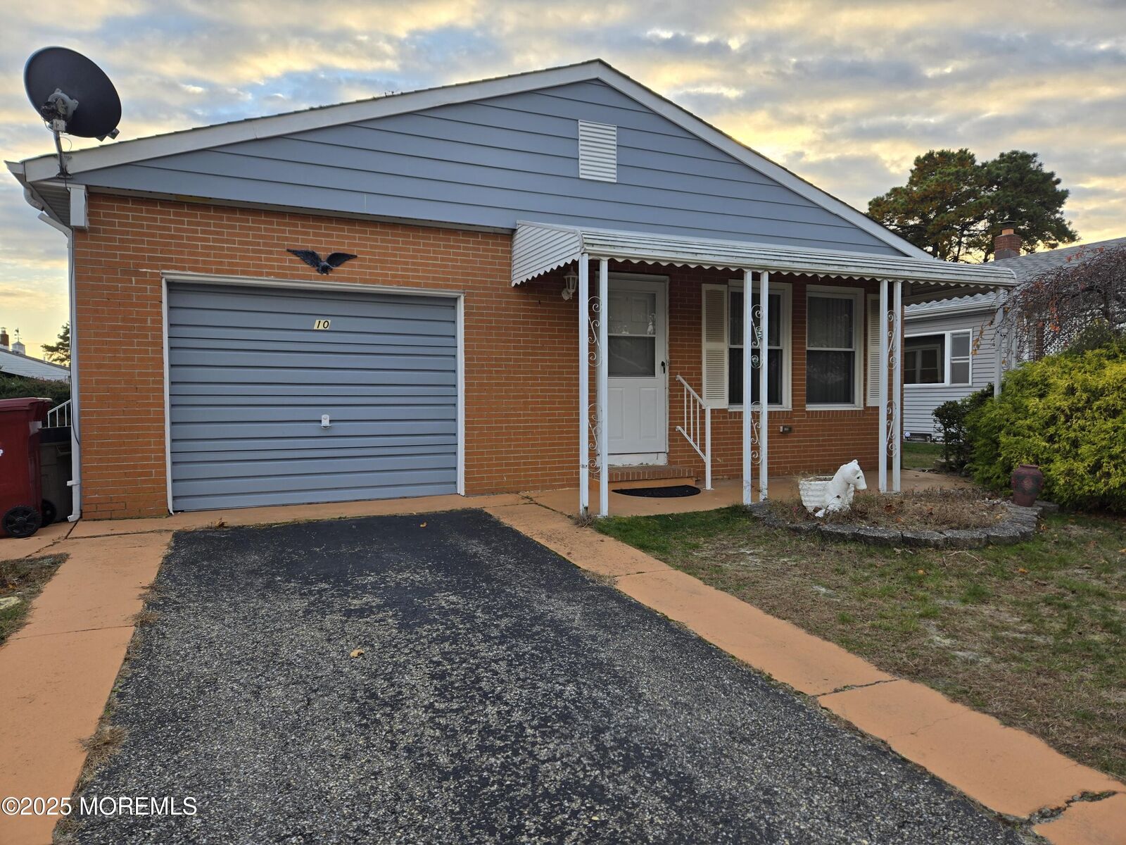 Property Photo:  10 Pine Valley Drive  NJ 08757 