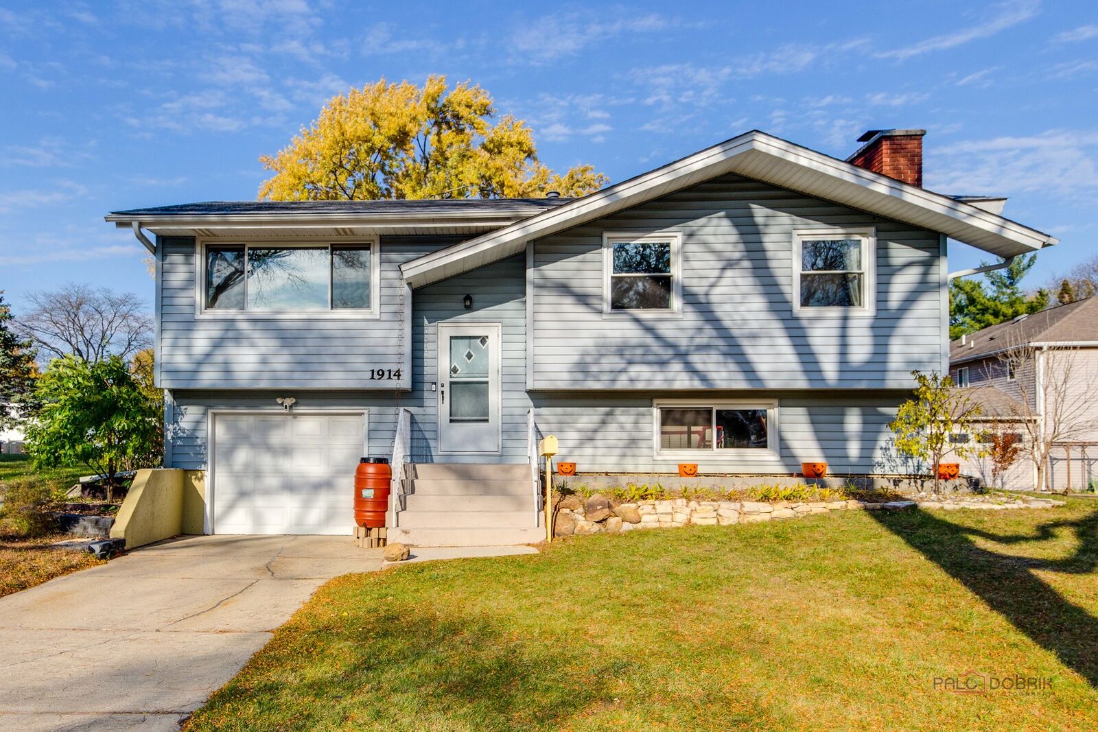 Property Photo:  1914 Capital Court  IL 60193 