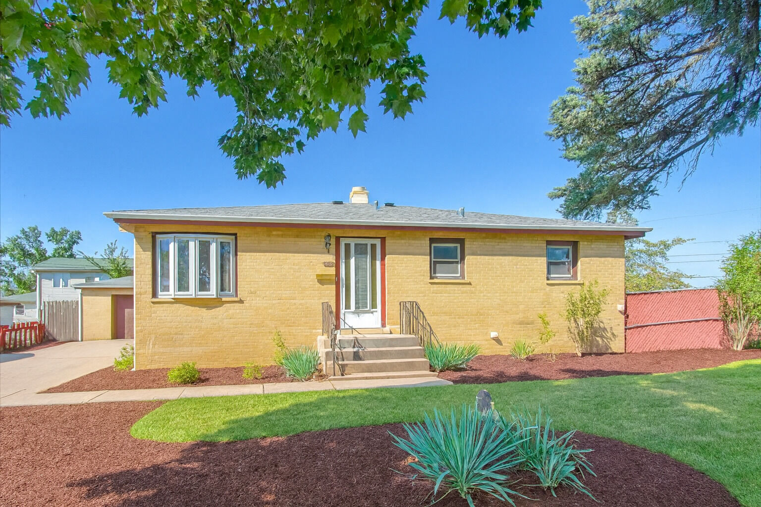 Property Photo: 542 Memory Lane IL 60101