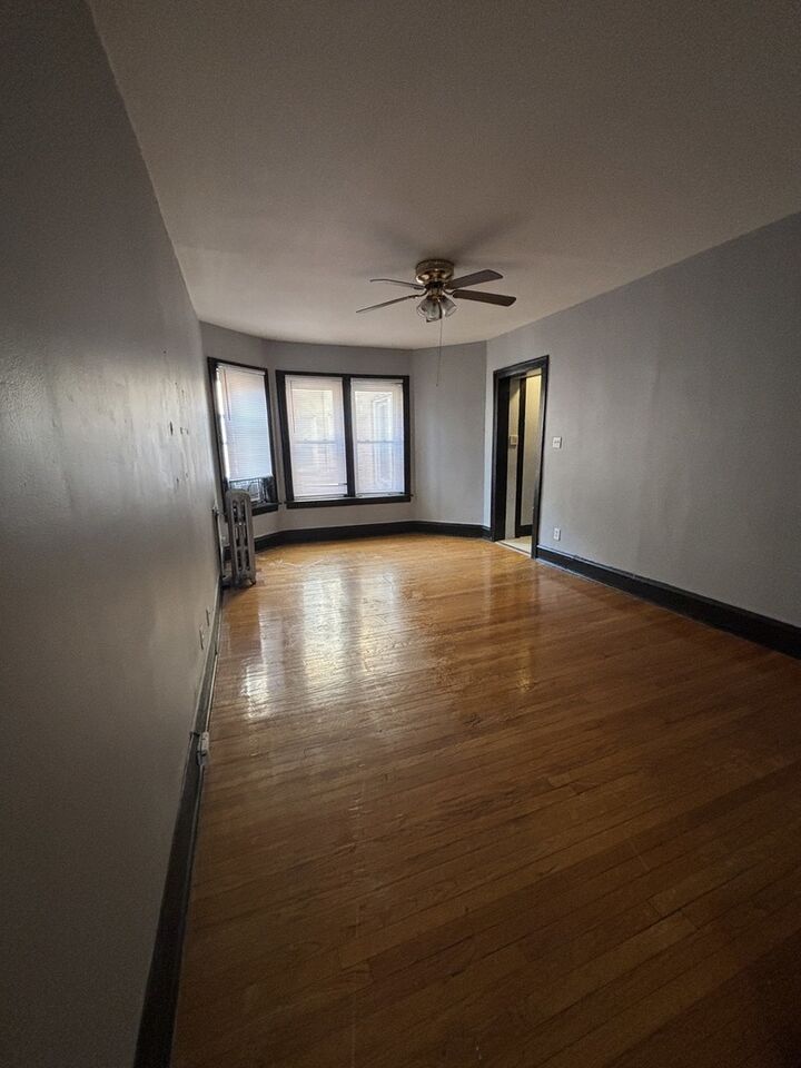 Property Photo:  2212 E 70th Street 2D  IL 60649