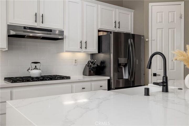 Property Photo: 39386 Shree Road CA 92591