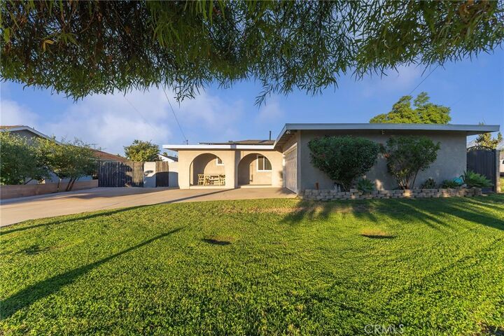 Property Photo:  9646 Palmetto Avenue  CA 92335 
