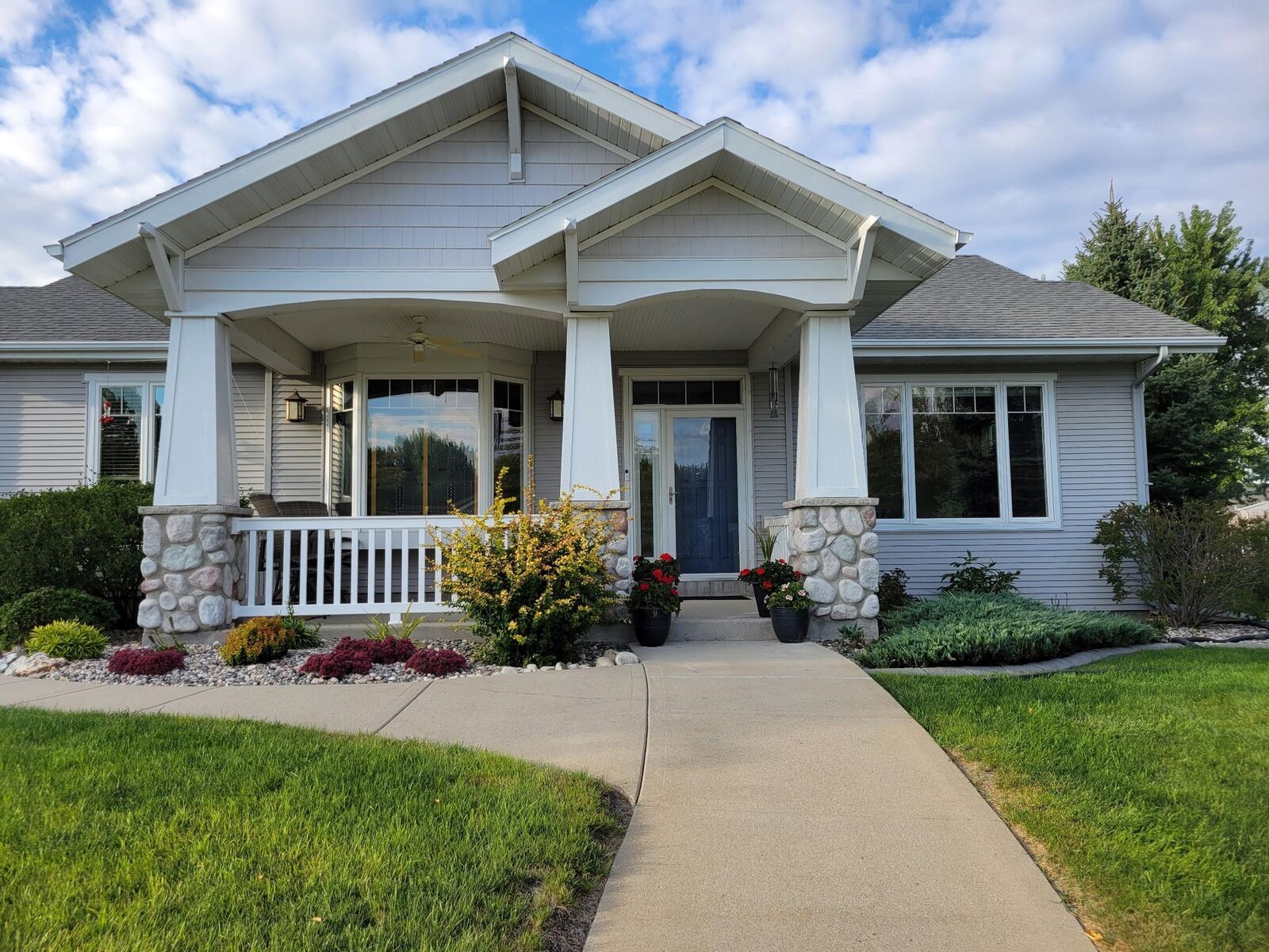 Property Photo: 1633 3rd Street W ND 58078