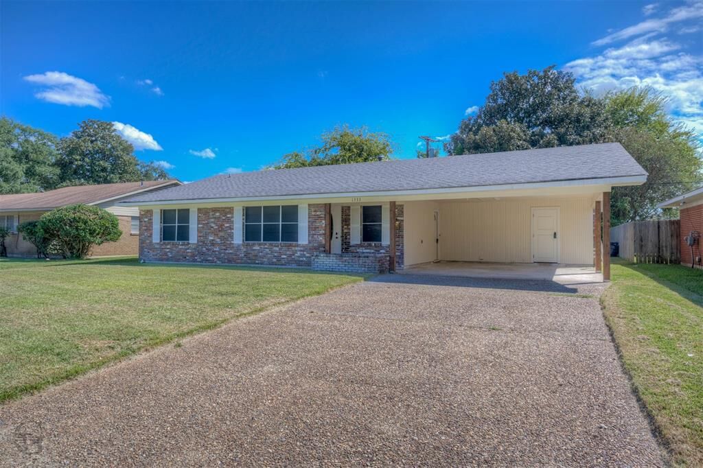 Property Photo:  1333 E Washington Street  LA 71104 