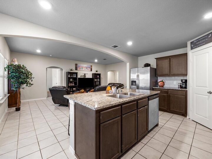 Property Photo: 1532 Owen Way TX 75165