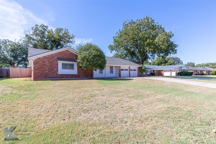 Property Photo:  2118 Brentwood Drive  TX 79605 