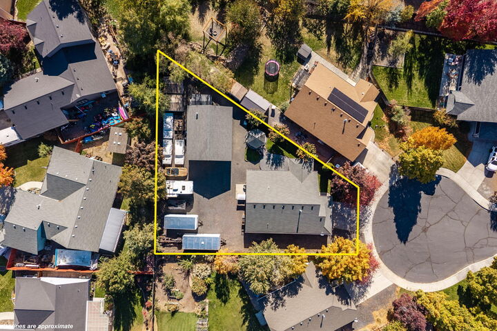 Property Photo:  2120 Maple Tree Court NW  OR 97756