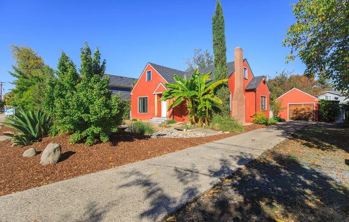 Property Photo: 832 Dakota Avenue OR 97501