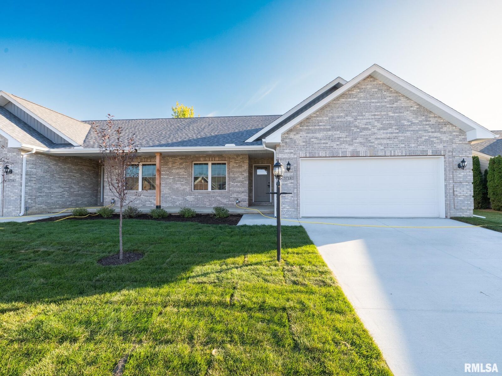 Property Photo: 3718 W Eagle Point Drive IL 61615
